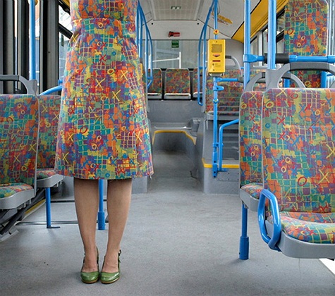 Đắng lòng khi biết váy mình tông xuyệt tông với đệm xe buýt